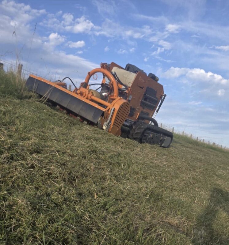 3e Niko/Rapid werktuigdrager afgeleverd: Vario 401D & Humus 145 cm klepelmaaier